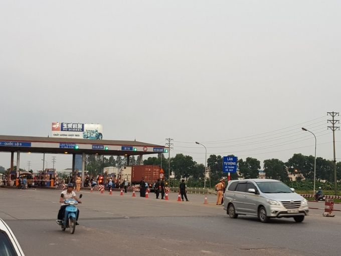 Trạm thu ph&iacute; quốc lộ 5