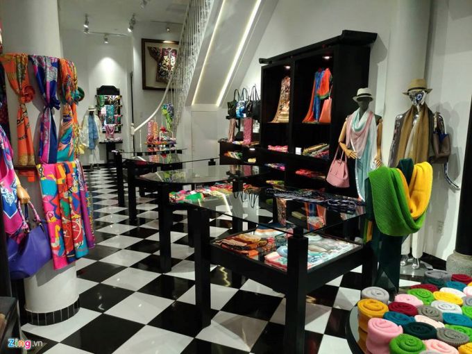 Khaisilk thừa nhận có nhập khăn lụa là hàng Trung Quốc