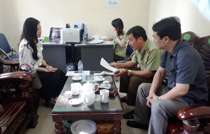 Lực lượng Quản l&yacute; thị trường H&agrave; Nội đ&atilde; chuyển hồ sơ vụ việc h&agrave;ng h&oacute;a mỹ phẩm trị gi&aacute; gần 11 tỷ đồng của qu&yacute; b&agrave; Nguyễn Thu Trang sang cơ quan c&ocirc;ng an