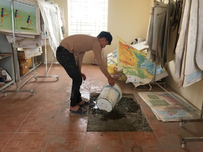 Nhiều ph&ograve;ng học trong khu nh&agrave; mới đang được l&aacute;t nền v&agrave; sữa chữa lại.