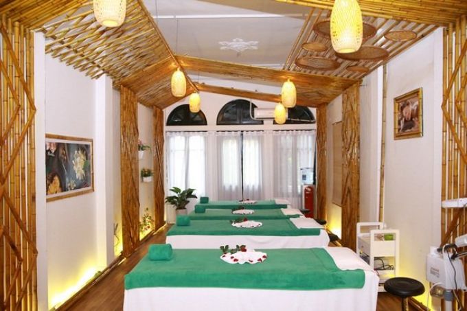 Promo Spa được thiết kế c&oacute; kh&ocirc;ng gian tạo sự mộc mạc, gần gũi, thoải m&aacute;i cho kh&aacute;ch h&agrave;ng.