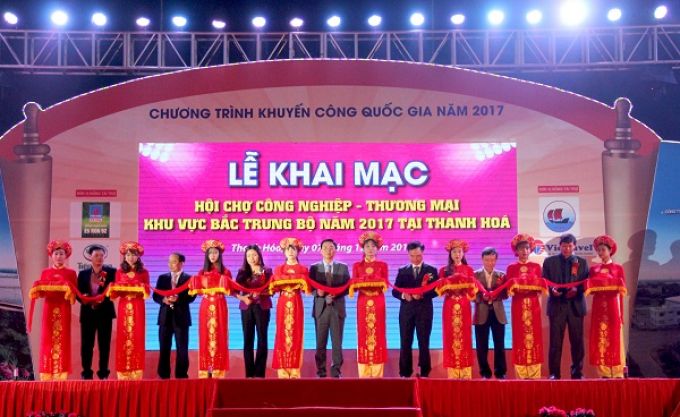 Lễ cắt băng khai mạc Hội chợ