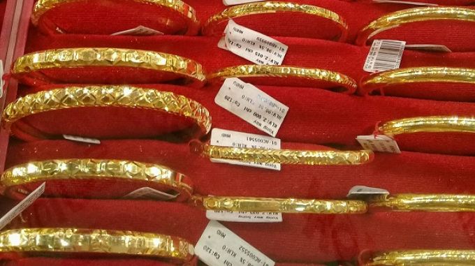 Giá vàng hôm nay 812 Vàng giảm “chóng mặt” , nhà đầu tư bất an