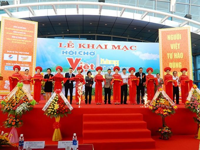 Khai mạc &ldquo;Hội chợ H&agrave;ng Việt v&agrave; Hội chợ n&ocirc;ng sản an to&agrave;n thực phẩm Đ&agrave; Nẵng 2017&rdquo; s&aacute;ng 14/12 (Ảnh: HC)