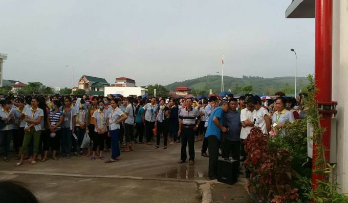 h&agrave;ng ngh&igrave;n c&ocirc;ng nh&acirc;n tiếp tục nghỉ việc để đ&ograve;i quyền lợi