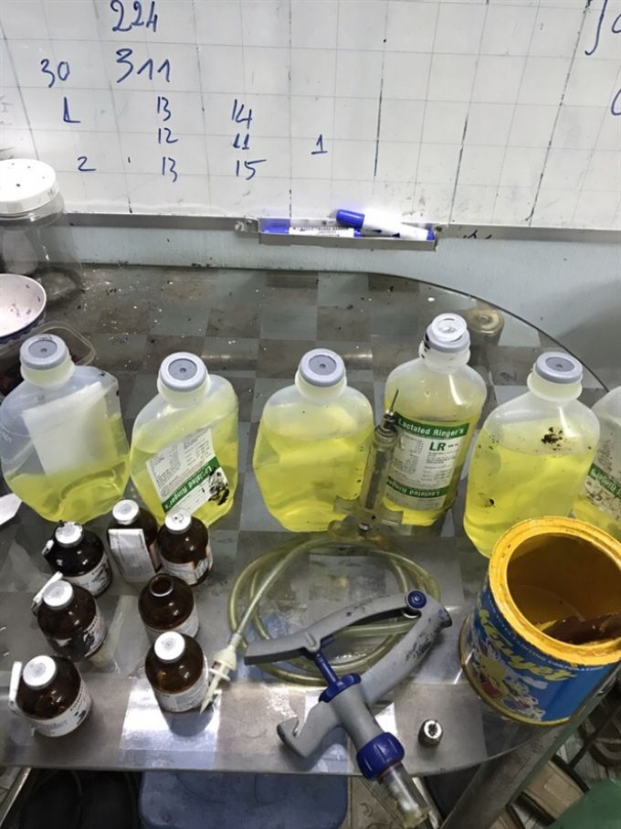 số thuốc an thần ti&ecirc;m cho lợn được c&aacute;c cơ quan chức năng bắt giữ tại hiện trường