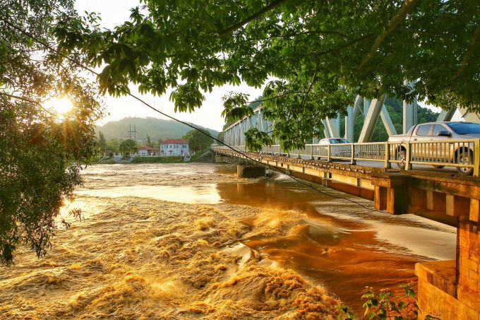 Thanh Hóa  Lũ kinh hoàng, nhiều người chết, các địa phương hoàn toàn cô lập