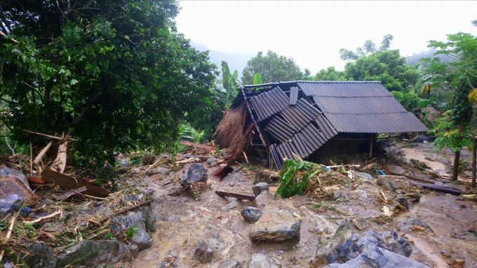 Lũ diễn biến phức tạp nhiều vùng trong trạng thái báo động