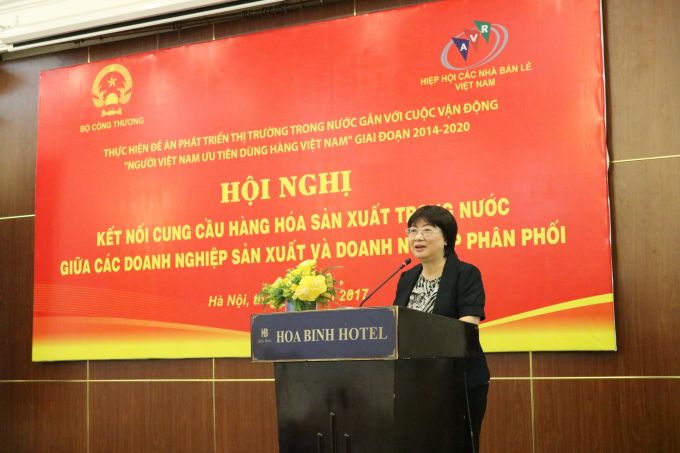 B&agrave; Đinh Thị Mỹ Loan, Chủ tịch Hiệp hội c&aacute;c nh&agrave; b&aacute;n lẻ Việt Nam ph&aacute;t biểu trước hội nghị