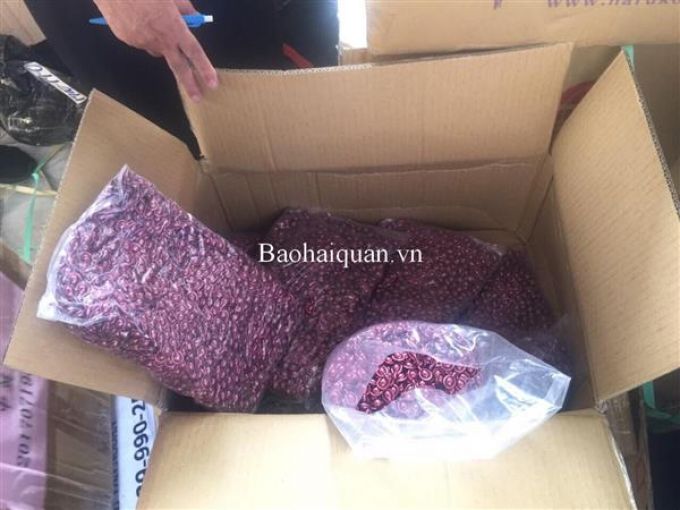  Colagen để l&agrave;m đẹp xuất xứ Trung Quốc được đ&oacute;ng k&iacute;n trong c&aacute;c th&ugrave;ng carton